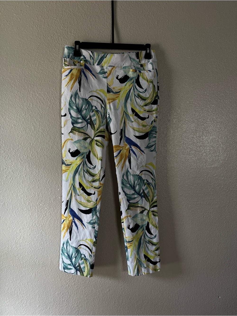 Chico's White Pants with Green, Yellow & Navy Leaf Print